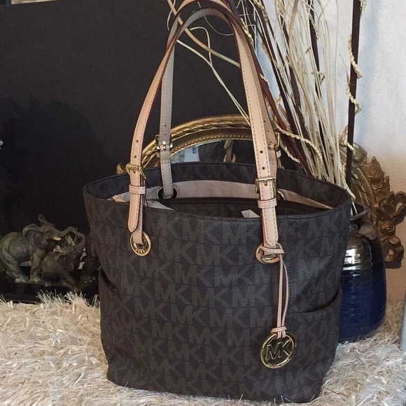 Michael Kors Signature Jet Set East West  Tote - Picture 5 of 17